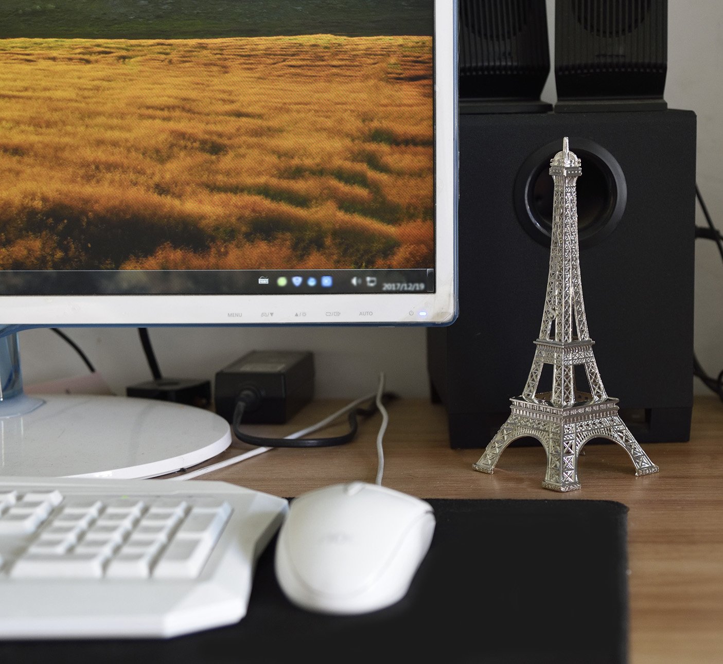 ESHATO Eiffel Tower Statue Gold Metal Decorative Figurine 7 Inch